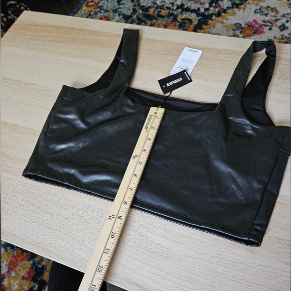 NWT Express Body contour collection top size L - Picture 3 of 5